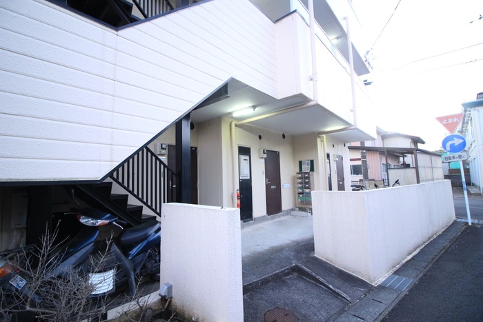 物件外観写真6　(エントランス部分)