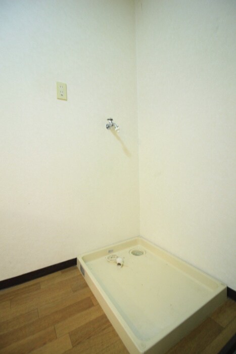 物件内観写真16　(洗濯機置場)