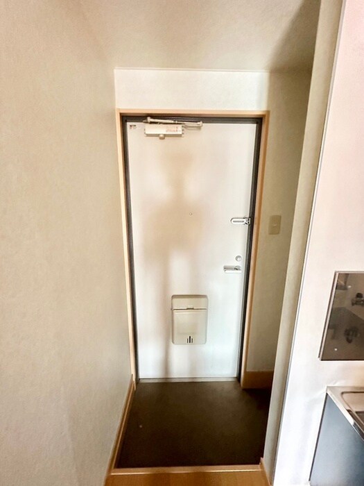 物件内観写真16　(玄関)
