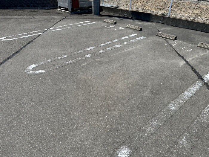 物件外観写真4　(駐車場)