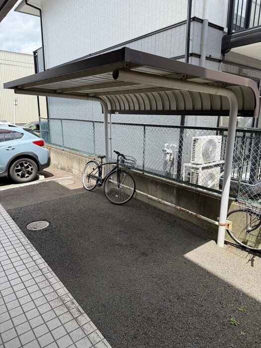 物件外観写真5　(駐輪場)