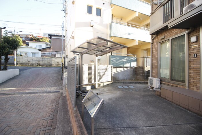 物件外観写真3　(駐輪場)