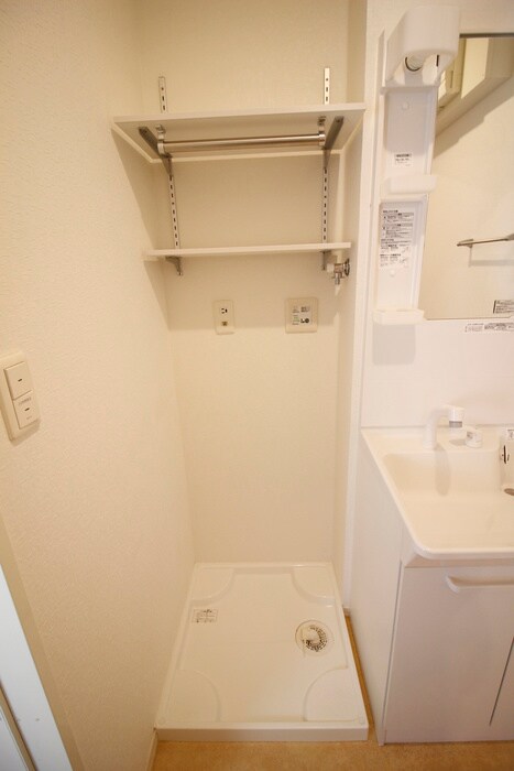 物件内観写真16　(洗濯機置場)