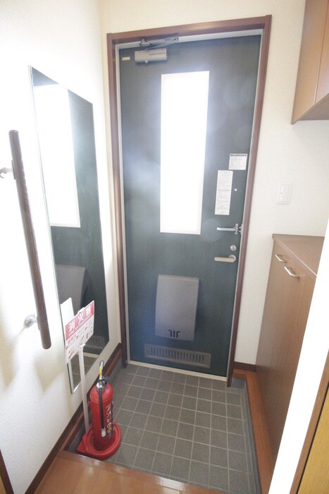 物件内観写真7　(玄関)
