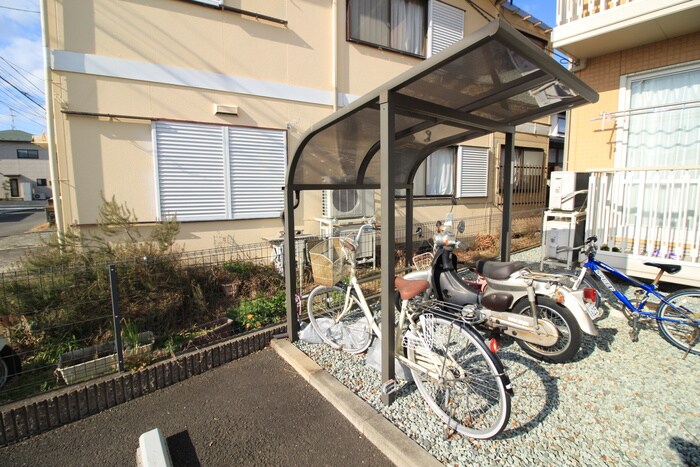 物件外観写真3　(駐輪場)