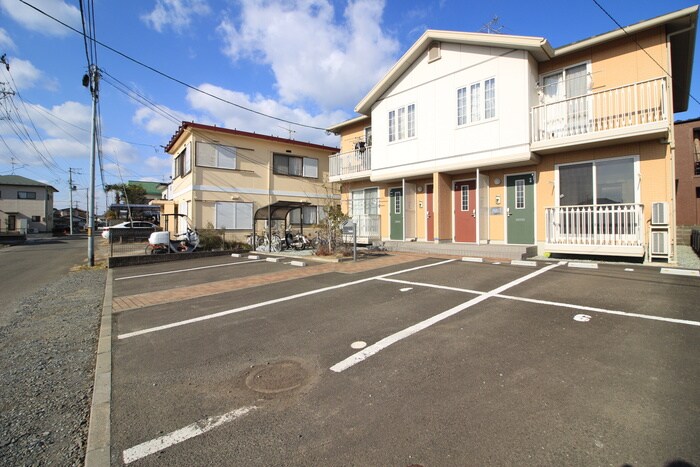 物件外観写真4　(駐車場)