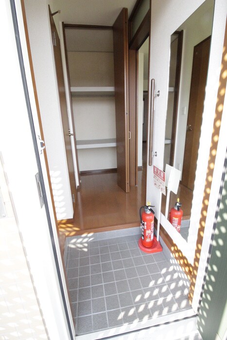 物件内観写真17　(玄関)