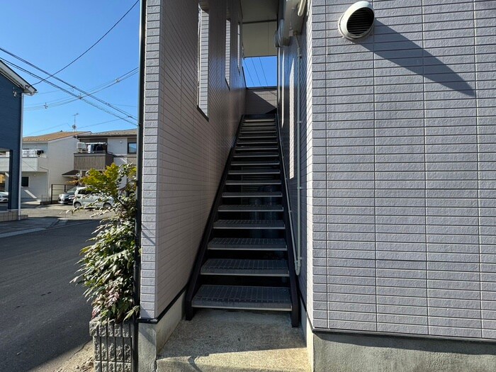 物件外観写真6　(エントランス部分)