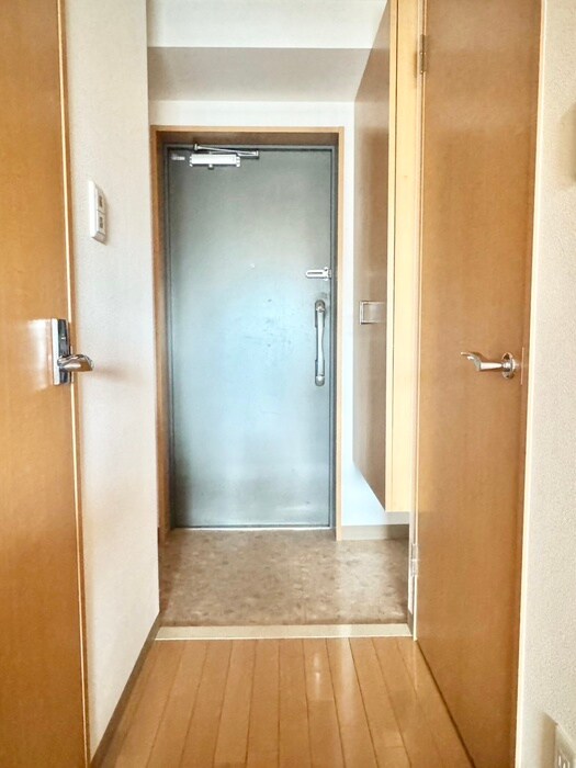 物件内観写真7　(玄関)