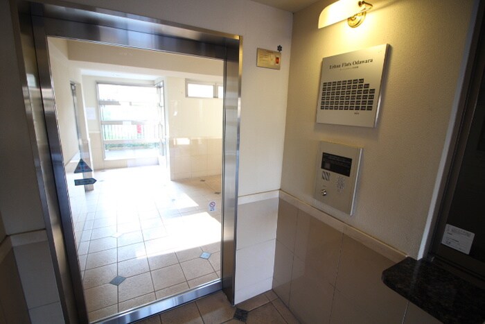 物件外観写真6　(エントランス部分)