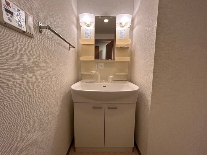 物件内観写真12　(洗面)