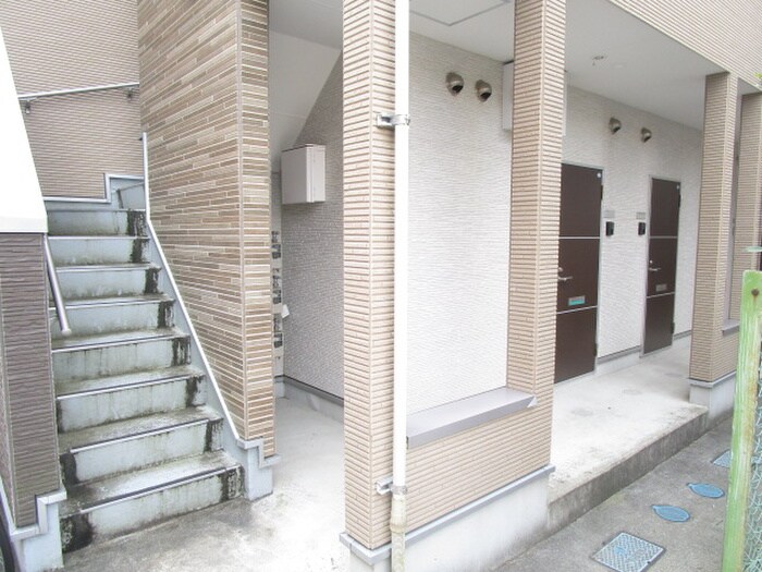 物件外観写真3　(エントランス部分)