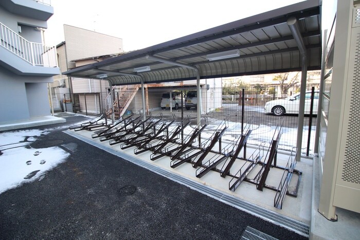 物件外観写真2　(駐輪場)