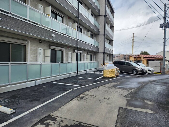 物件外観写真3　(駐車場)