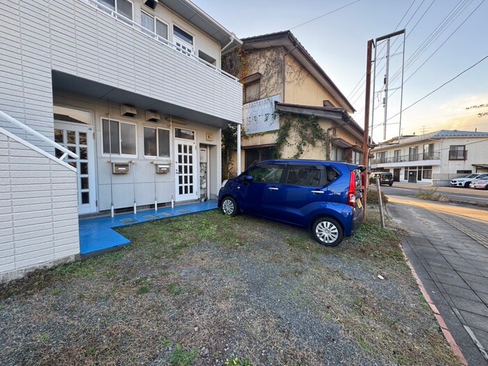 物件外観写真4　(駐車場)
