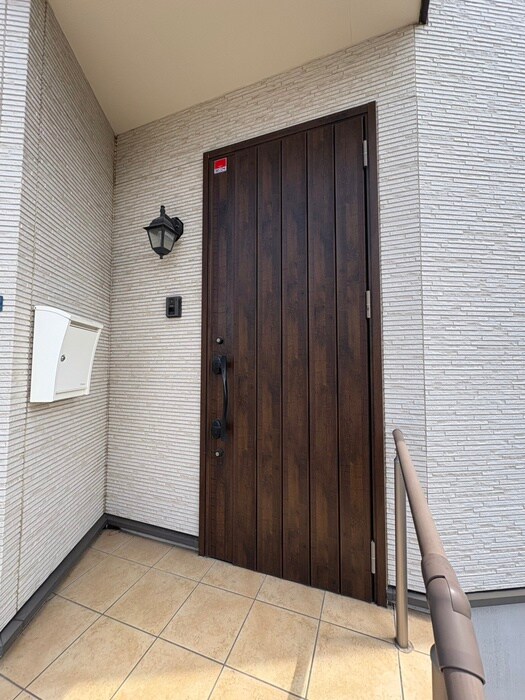 物件外観写真4　(エントランス部分)