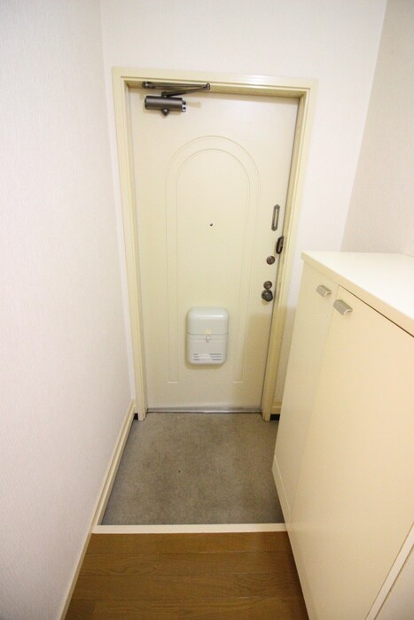 物件内観写真9　(玄関)