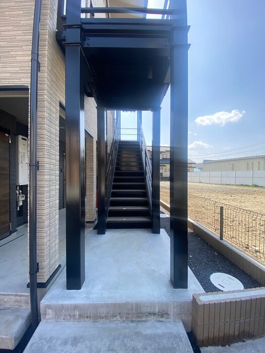 物件外観写真3　(エントランス部分)