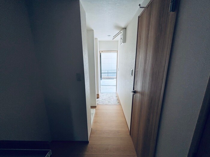 物件内観写真22　(玄関)