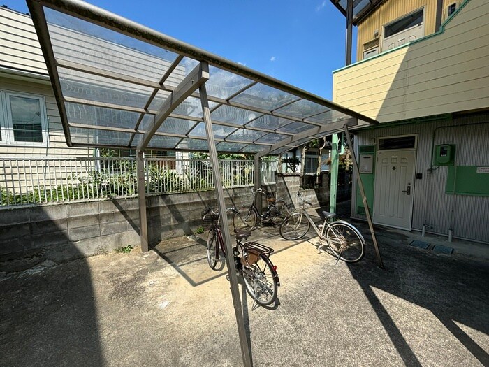 物件外観写真4　(駐輪場)
