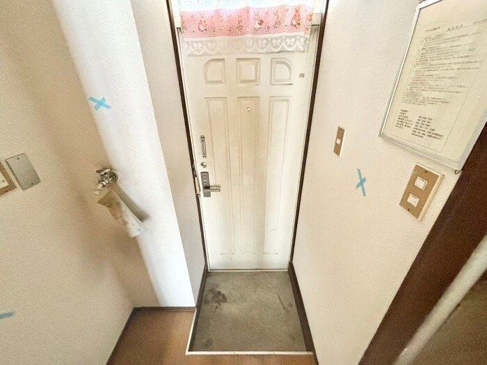 物件内観写真18　(玄関)