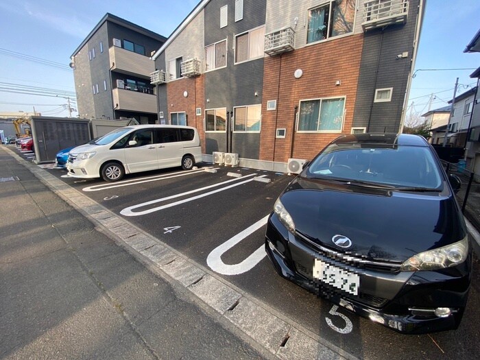 物件外観写真6　(駐車場)