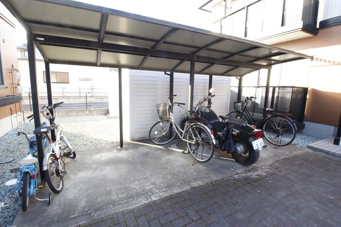 物件外観写真3　(駐輪場)