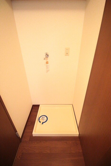 物件内観写真16　(洗濯機置場)