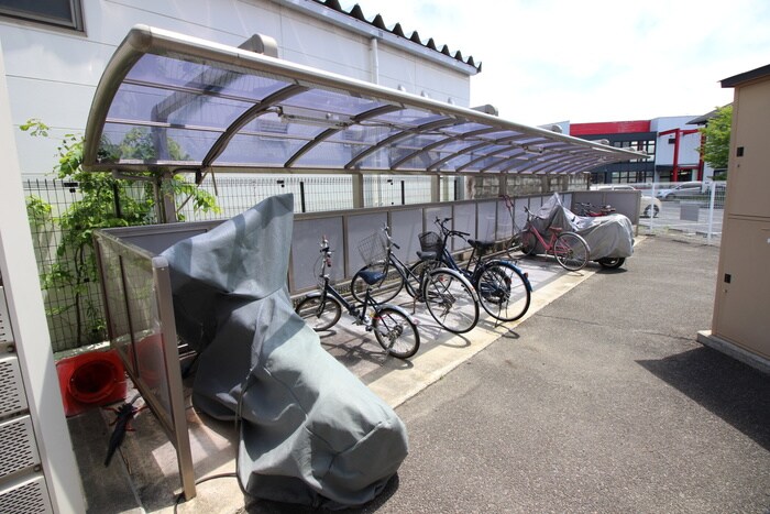 物件外観写真3　(駐輪場)