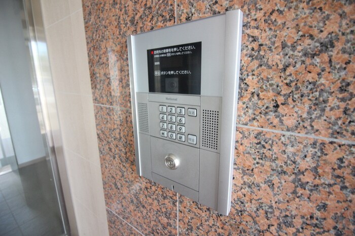 物件外観写真5　(エントランス部分)