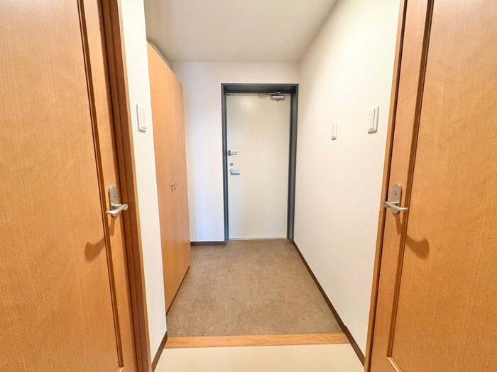 物件内観写真13　(玄関)