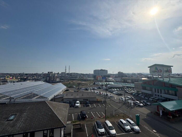 物件内観写真15　(室内からの展望)