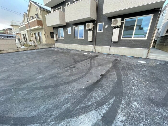 物件外観写真5　(駐車場)