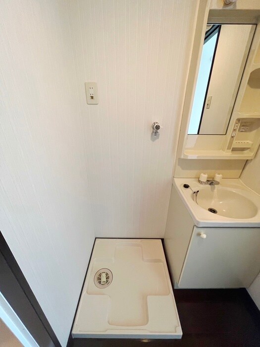 物件内観写真16　(洗濯機置場)