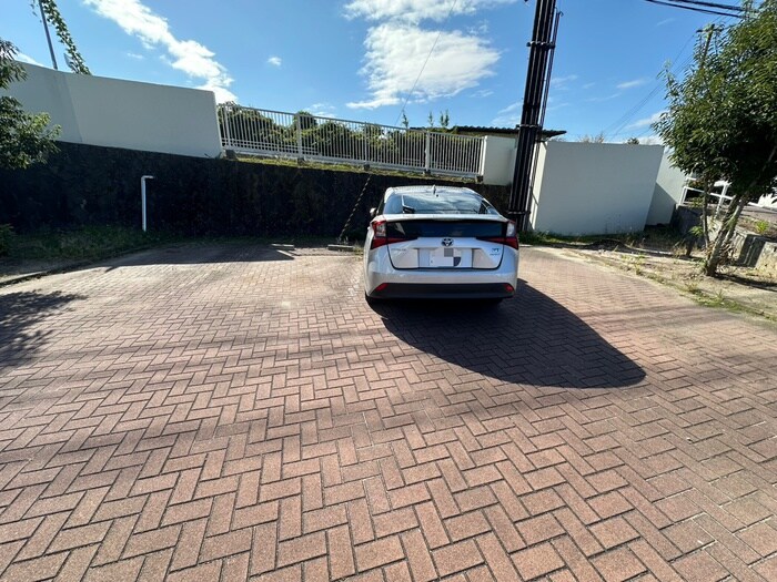 物件外観写真5　(駐車場)