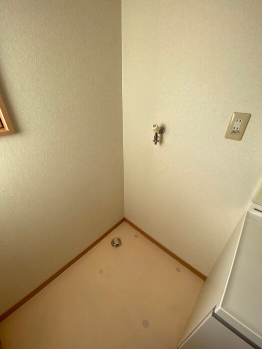 物件内観写真12　(洗濯機置場)