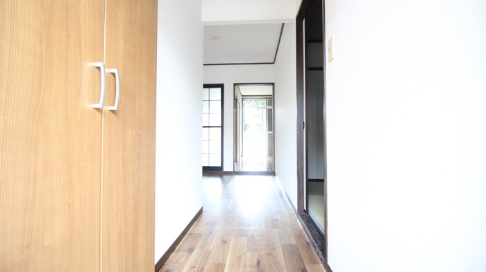 物件内観写真14　(廊下)