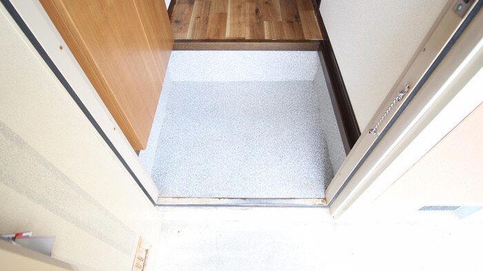 物件内観写真16　(玄関)