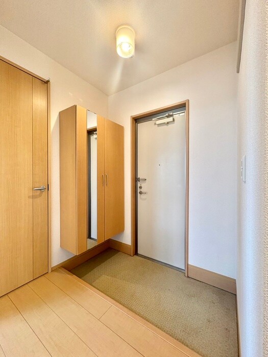 物件内観写真18　(玄関)