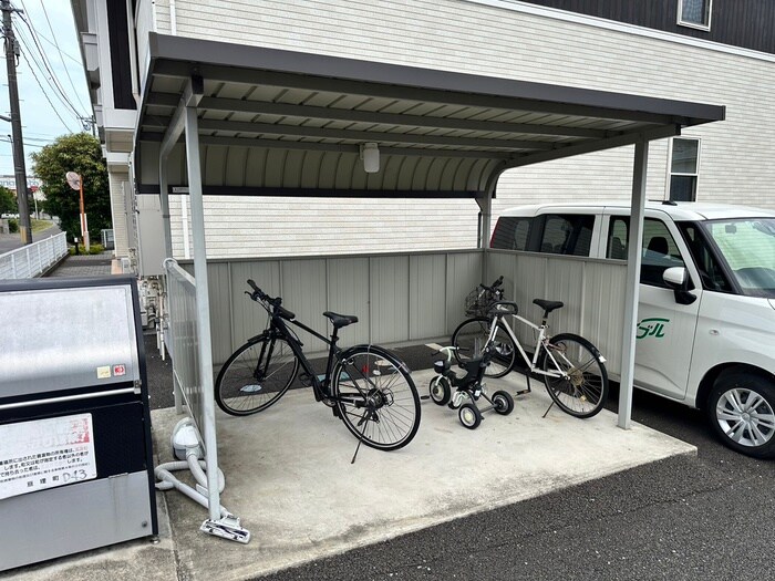 物件外観写真5　(駐輪場)