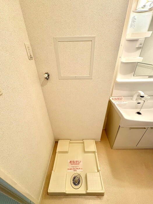 物件内観写真16　(洗濯機置場)