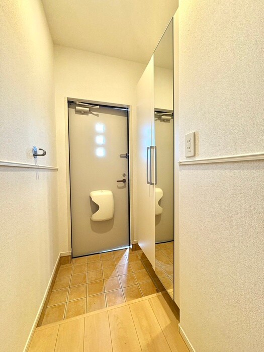 物件内観写真18　(玄関)
