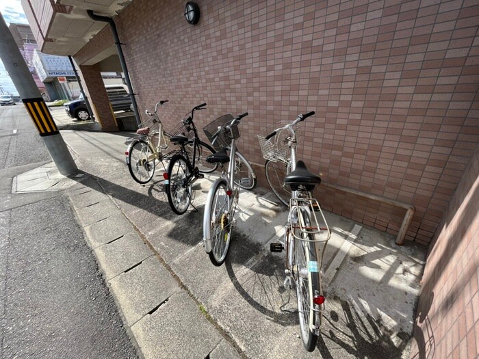 物件外観写真4　(駐輪場)