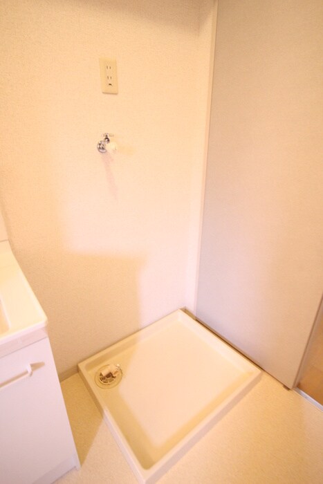 物件内観写真10　(洗濯機置場)