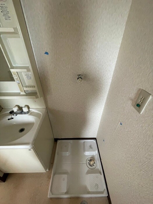 物件内観写真12　(洗濯機置場)