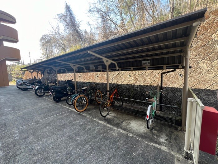 物件外観写真4　(駐輪場)