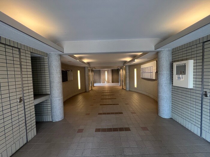 物件外観写真5　(エントランス部分)