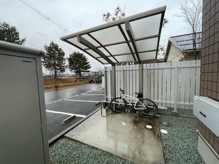 物件外観写真4　(駐輪場)