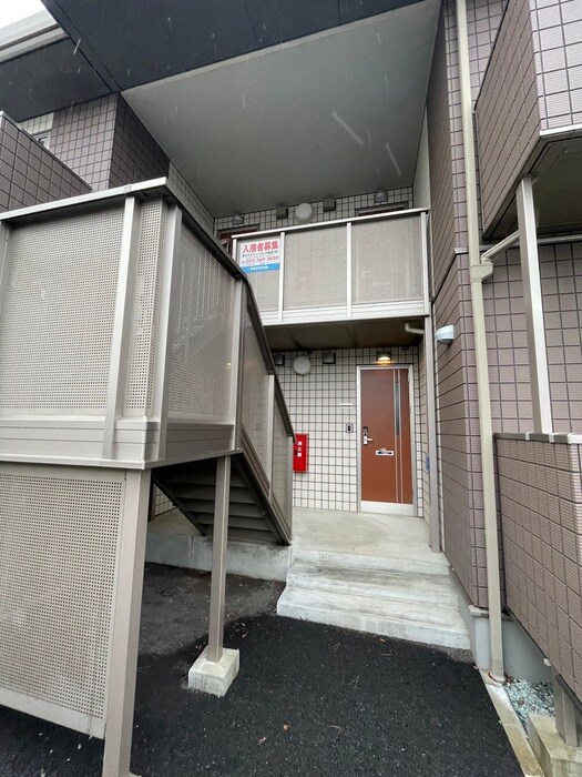 物件外観写真6　(エントランス部分)