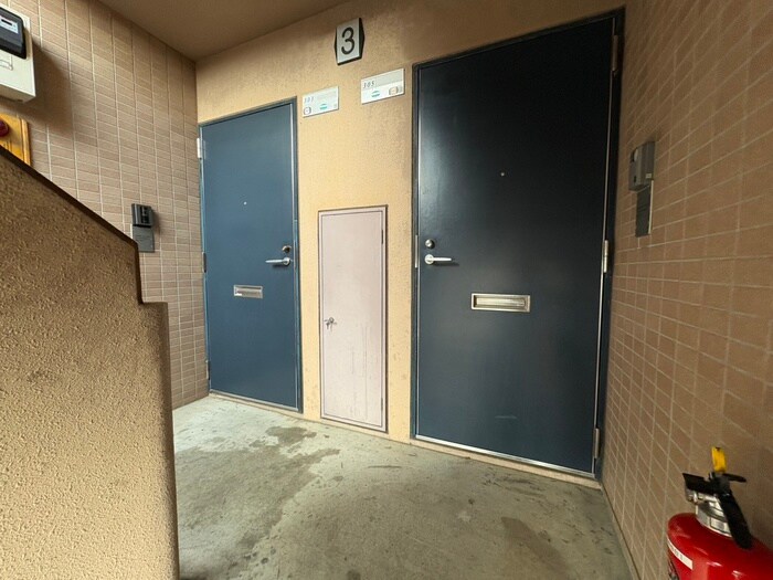 物件外観写真5　(エントランス部分)